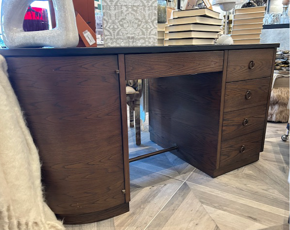 ONE MODERN DESK