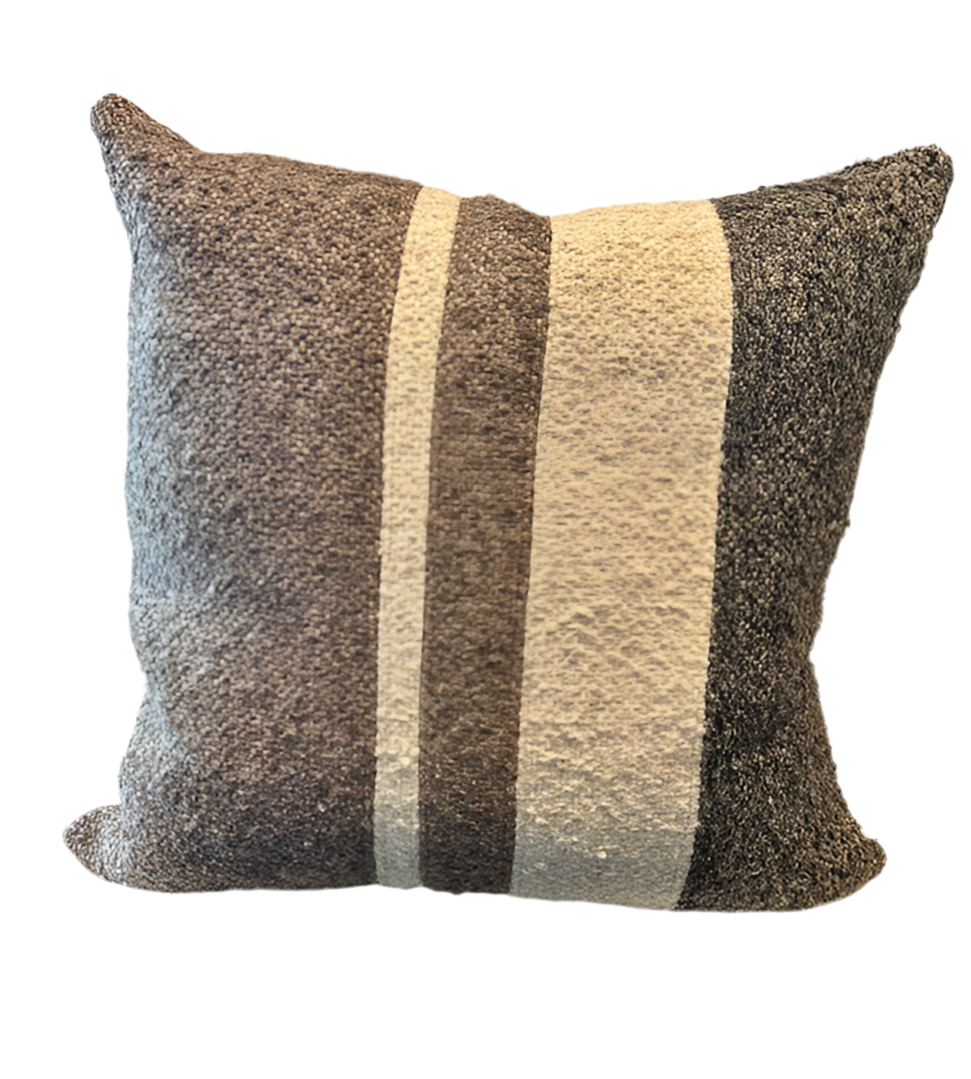 V Debbs Boucle/Natural Pillow 22x22