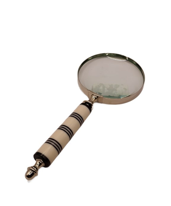A Sanoma Bone Swirl Magnifier