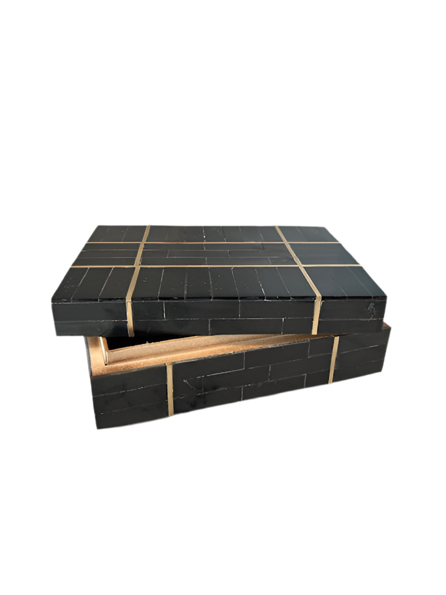 A Sanoma Blk Brass Horn Bone Box MD