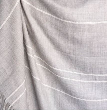 Dove & Donkey Strings Attached Hea Gray Throw