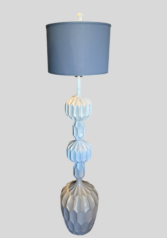 ONE MODERN FLOOR LAMP WITH SHADE